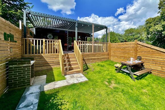 Beechwood Spa (Pet Garden) - Raywell Hall Country Lodges, Raywell, Beverley