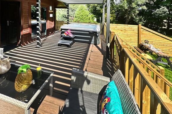 Beechwood Spa (Pet Garden) - Raywell Hall Country Lodges, Raywell, Beverley