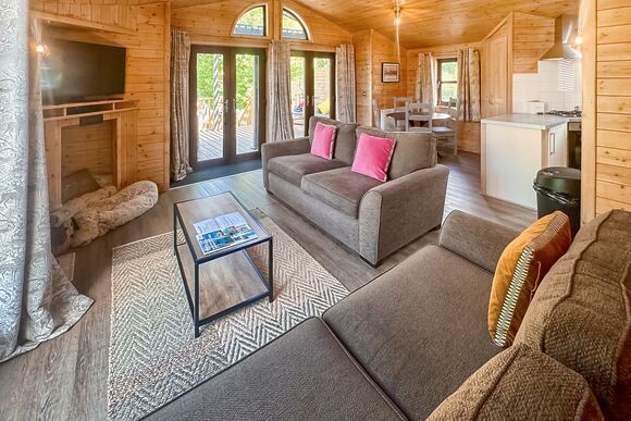Beechwood Spa (Pet Garden) - Raywell Hall Country Lodges, Raywell, Beverley