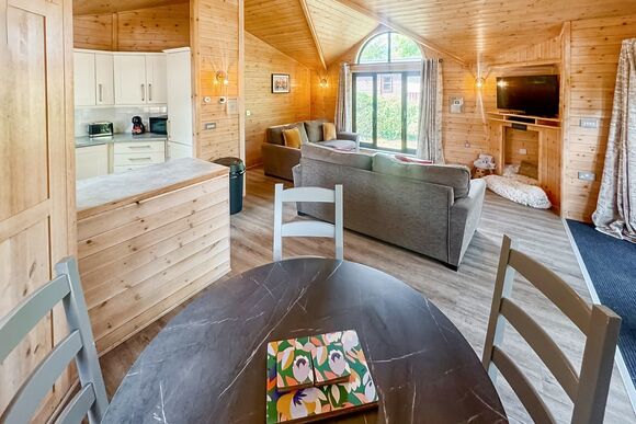 Beechwood Spa (Pet Garden) - Raywell Hall Country Lodges, Raywell, Beverley