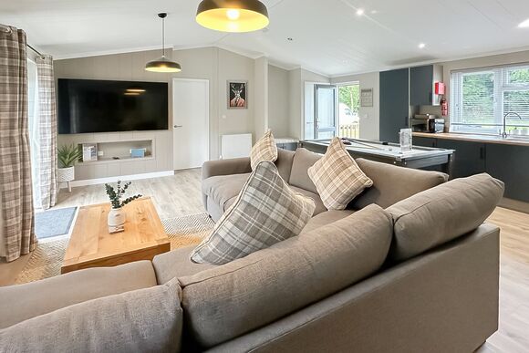 Spa Sensation (Sauna & Hot Tub) - Raywell Hall Country Lodges, Raywell, Beverley