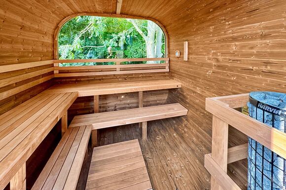 Spa Sensation (Sauna & Hot Tub) - Raywell Hall Country Lodges, Raywell, Beverley