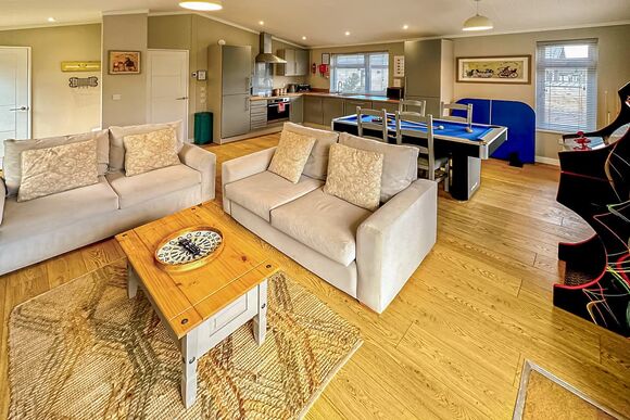 Nut Wood Spa (Pet Garden) - Raywell Hall Country Lodges, Raywell, Beverley