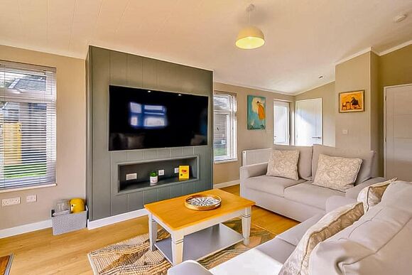 Nut Wood Spa (Pet Garden) - Raywell Hall Country Lodges, Raywell, Beverley