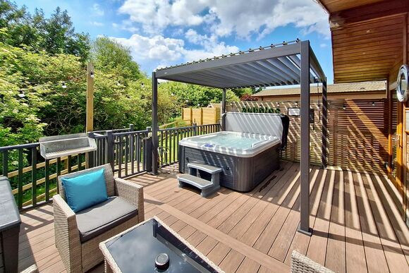 Spa Retreat (Pet Garden) - Raywell Hall Country Lodges, Raywell, Beverley