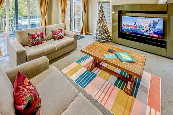 Spa Retreat (Pet Garden) - Raywell Hall Country Lodges, Raywell, Beverley