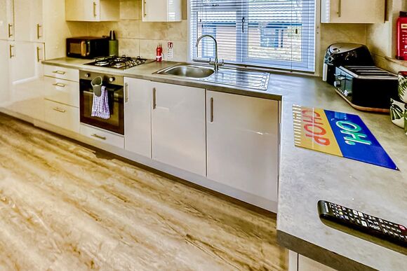 Spa Retreat (Pet Garden) - Raywell Hall Country Lodges, Raywell, Beverley