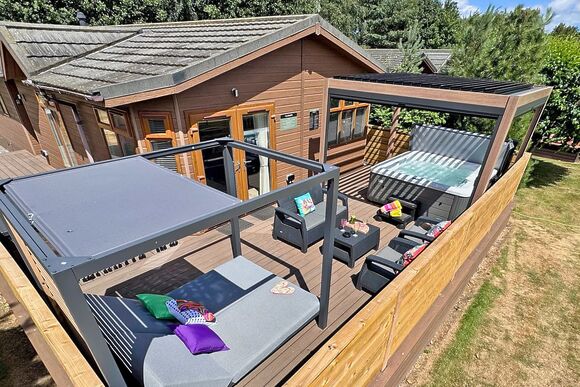 Spa Reflection - Raywell Hall Country Lodges, Raywell, Beverley