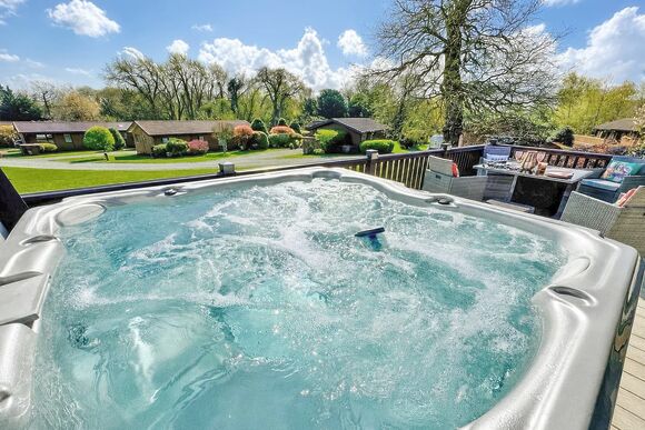 Oakwood Spa - Raywell Hall Country Lodges, Raywell, Beverley