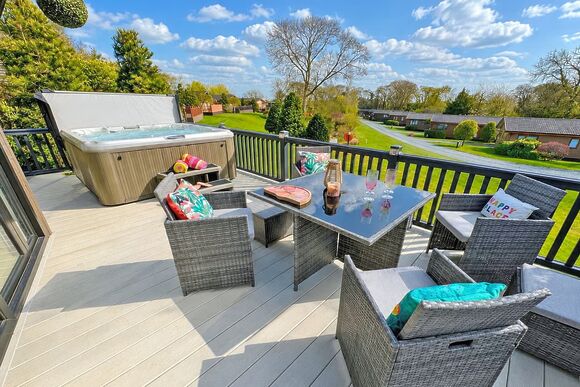 Oakwood Spa - Raywell Hall Country Lodges, Raywell, Beverley