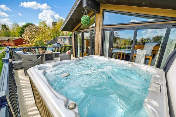 Oakwood Spa - Raywell Hall Country Lodges, Raywell, Beverley