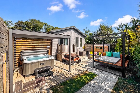 Spa Romance - Raywell Hall Country Lodges, Raywell, Beverley