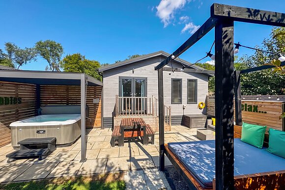 Spa Romance - Raywell Hall Country Lodges, Raywell, Beverley