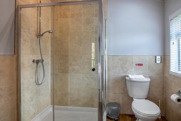 Spa Hideaway - Raywell Hall Country Lodges, Raywell, Beverley