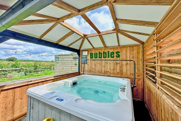 Spa View - Raywell Hall Country Lodges, Raywell, Beverley
