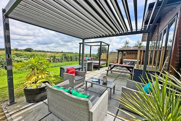 Spa View - Raywell Hall Country Lodges, Raywell, Beverley