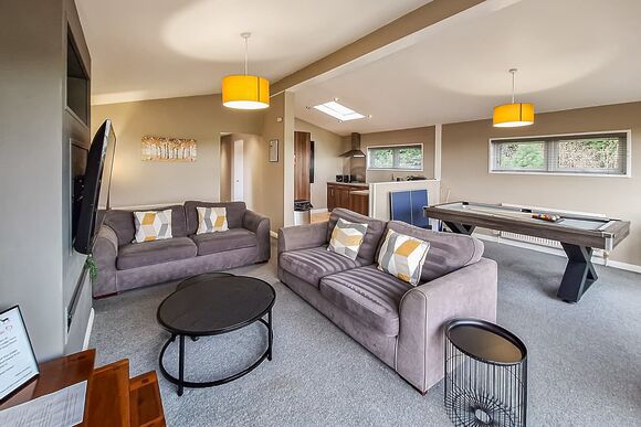 Spa View - Raywell Hall Country Lodges, Raywell, Beverley