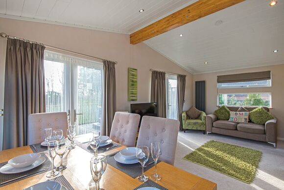 Sundown Spa - Raywell Hall Country Lodges, Raywell, Beverley