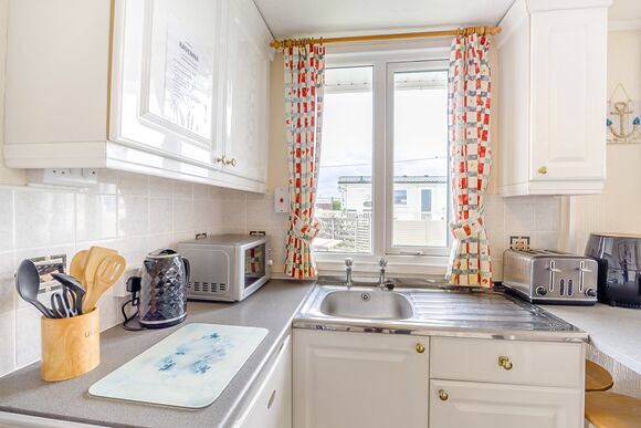 Chalet 6 - Ravenna Holiday Park, Anderby Creek, Mablethorpe