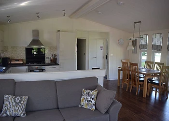 Shakespeare Lodge (Pet)