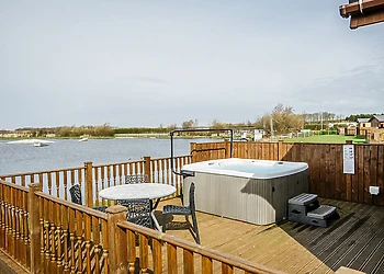 Lake View Lodge 4 Berth 