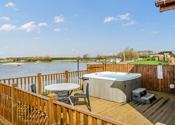 Lake View Lodge 4 Berth - Ream Hills Holiday Park, Weeton, Fylde Coast