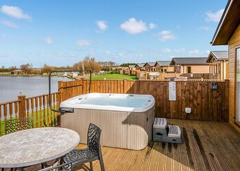 Lake View Lodge 4 Berth - Ream Hills Holiday Park, Weeton, Fylde Coast