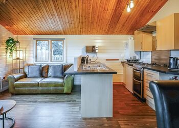 Pawprint Chalet - Ream Hills Holiday Park, Weeton, Fylde Coast