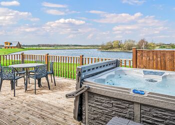 Lakeview Lodge 6 Berth - Ream Hills Holiday Park, Weeton, Fylde Coast