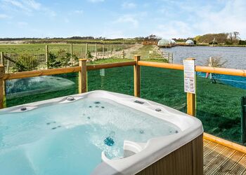 Cedar Lakeside 8+ Log Cabin - Ream Hills Holiday Park, Weeton, Fylde Coast