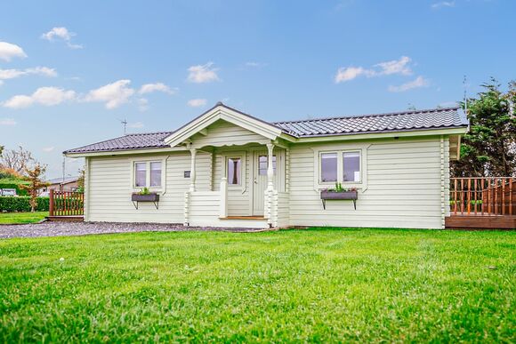 Pawprint Chalet - Ream Hills Holiday Park, Weeton, Fylde Coast