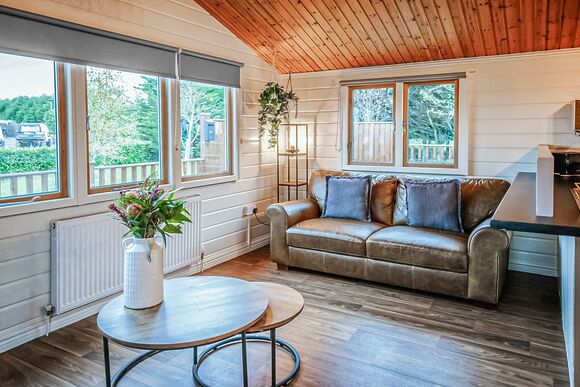 Pawprint Chalet - Ream Hills Holiday Park, Weeton, Fylde Coast