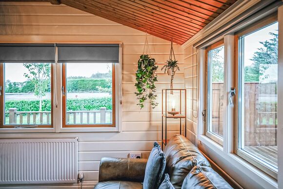 Pawprint Chalet - Ream Hills Holiday Park, Weeton, Fylde Coast