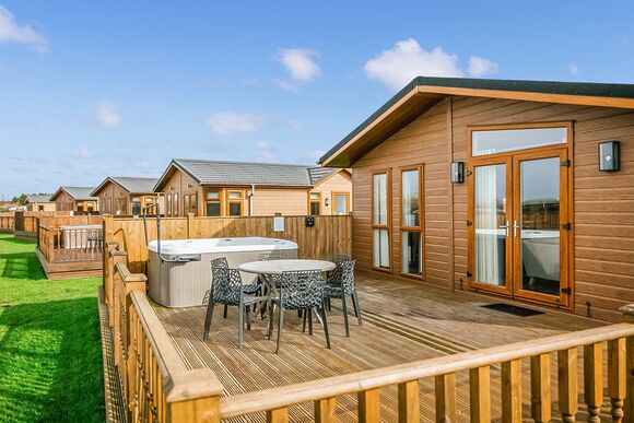 Lakeview Lodge 6 Berth - Ream Hills Holiday Park, Weeton, Fylde Coast