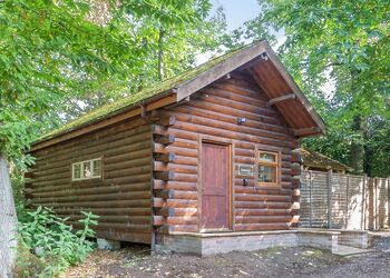 Chestnut Cabin - Redbrick Woodland Lodges, Edwinstowe