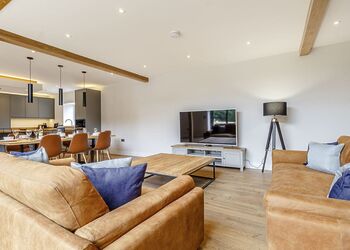 Great Barn - Redbrick Woodland Lodges, Edwinstowe