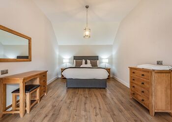 Cedar Cottage - Redbrick Woodland Lodges, Edwinstowe