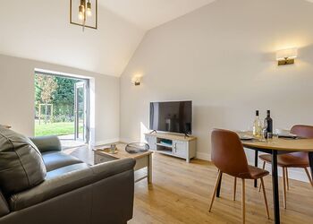 Pine Cottage - Redbrick Woodland Lodges, Edwinstowe
