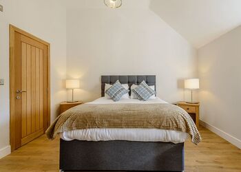 Pine Cottage - Redbrick Woodland Lodges, Edwinstowe