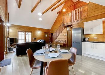 Lakeview Lodge - Redbrick Woodland Lodges, Edwinstowe