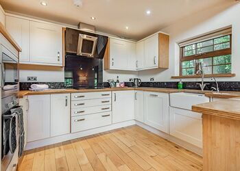 Sherwood Lodge - Redbrick Woodland Lodges, Edwinstowe