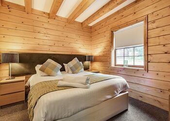 Sherwood Lodge - Redbrick Woodland Lodges, Edwinstowe
