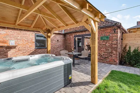 Cedar Cottage - Redbrick Woodland Lodges, Edwinstowe