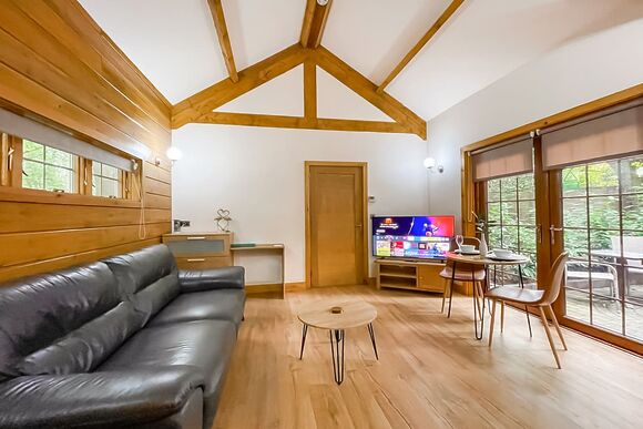 Chestnut Cabin - Redbrick Woodland Lodges, Edwinstowe