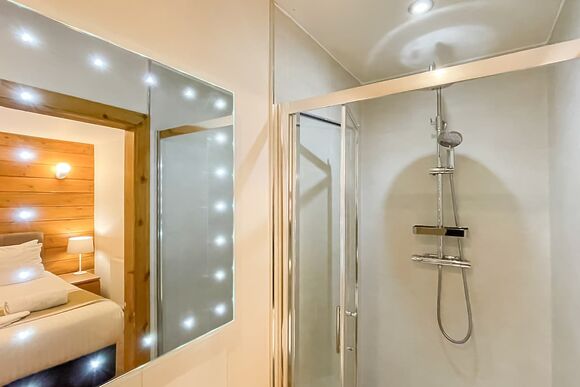 Chestnut Cabin - Redbrick Woodland Lodges, Edwinstowe