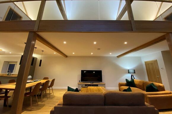 Great Barn - Redbrick Woodland Lodges, Edwinstowe