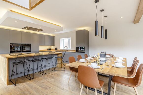 Great Barn - Redbrick Woodland Lodges, Edwinstowe