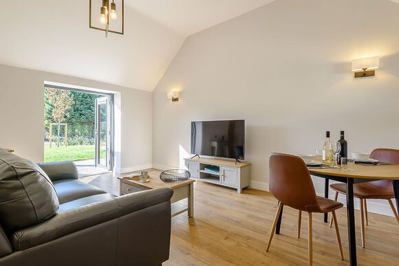 Pine Cottage - Redbrick Woodland Lodges, Edwinstowe