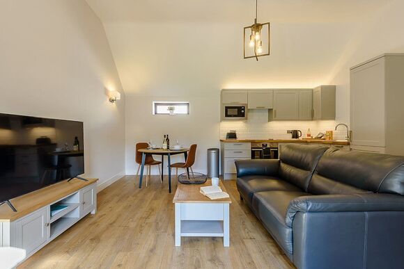 Pine Cottage - Redbrick Woodland Lodges, Edwinstowe