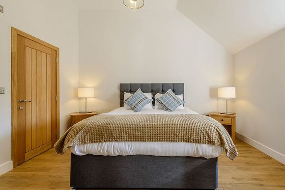 Pine Cottage - Redbrick Woodland Lodges, Edwinstowe